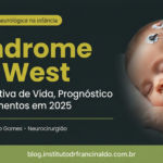Síndrome de West: Expectativa de Vida e Prognóstico 2025 Capa do artigo sobre síndrome de West com bebê dormindo com eletrodos de EEG na cabeça — Instituto Dr. Francinaldo Gomes, neurocirurgião especialista em epilepsia infantil